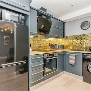 https://modern-hut.belfasthotelsireland.com